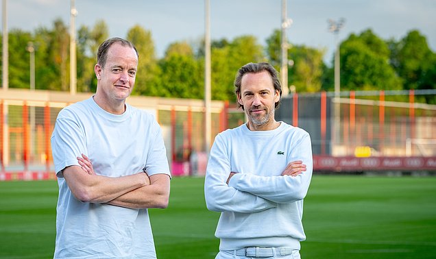 Dr. Jochen Hahne und Prof. Peter Ueblacker auf einem Trainingsplatz 